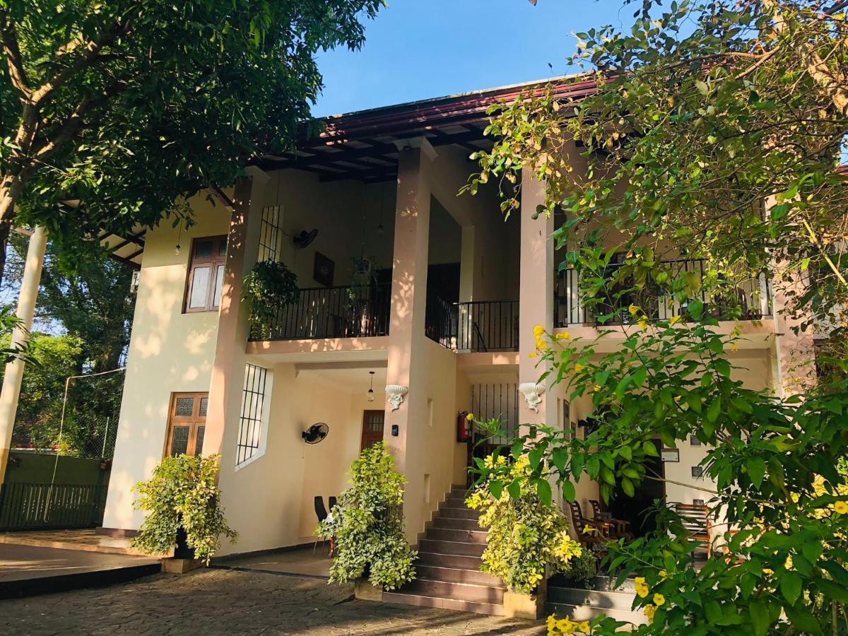 Bed and Breakfast West Dene Негомбо Экстерьер фото
