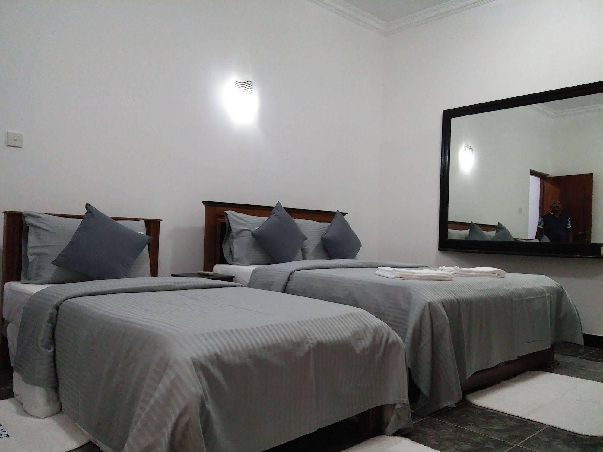 Bed and Breakfast West Dene Негомбо Экстерьер фото