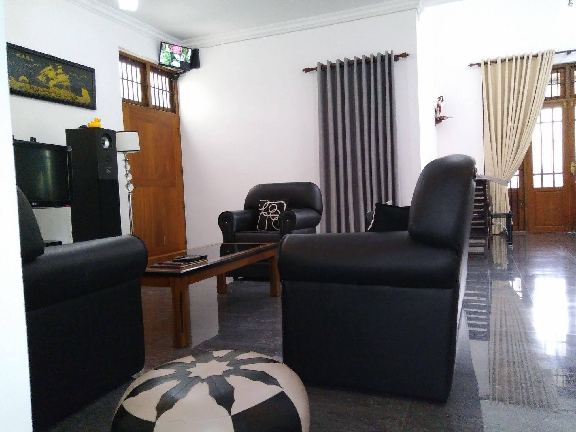 Bed and Breakfast West Dene Негомбо Экстерьер фото